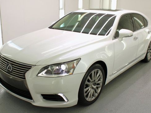 Used 2017 Lexus LS 460 w/ Comfort Package RWD image 4