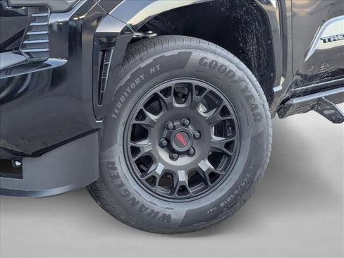 Used 2025 Toyota Tacoma SR5 AWD/4WD image 10