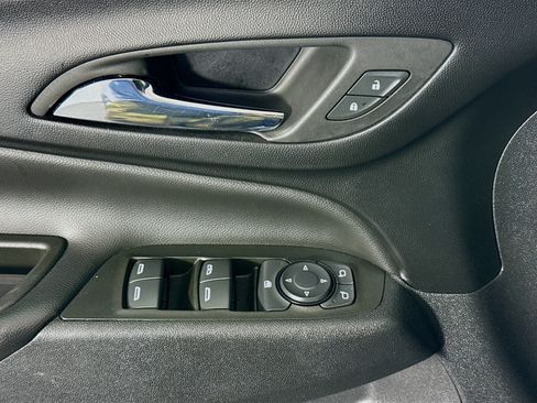 Used 2022 Chevrolet Equinox LT w/ Driver Convenience Package FWD image 24