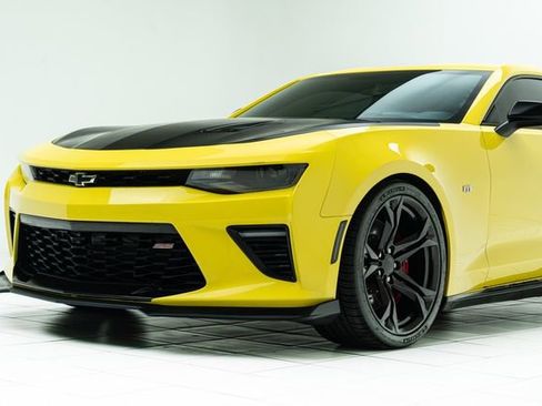 Used 2018 Chevrolet Camaro SS RWD image 10