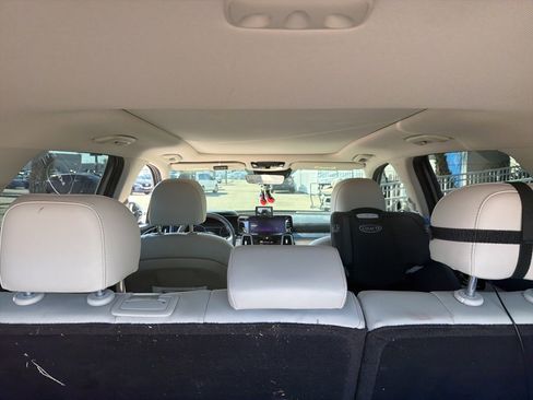 Used 2023 Kia Sorento S w/ Panoramic Sunroof Package image 10