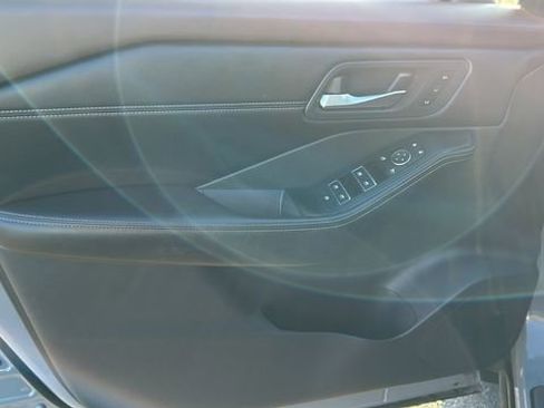 Used 2023 Nissan Rogue SL w/ SL Premium Package image 16