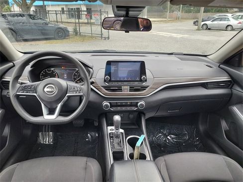 Used 2024 Nissan Altima 2.5 SV image 23