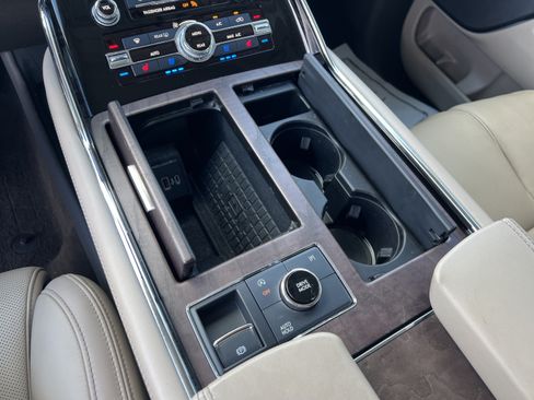 Certified 2023 Lincoln Navigator Reserve AWD/4WD image 18