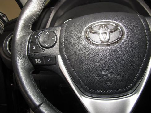 Used 2017 Toyota Corolla XSE image 5