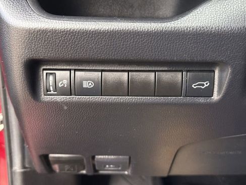 Used 2020 Toyota RAV4 XLE Premium FWD image 26
