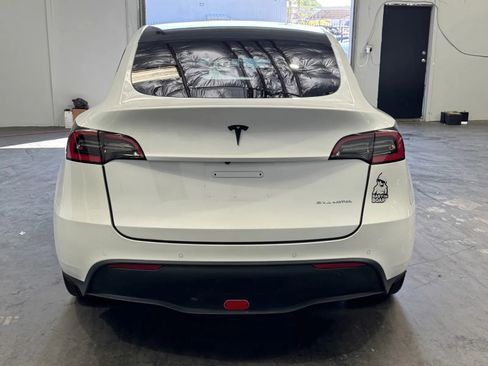 Used 2021 Tesla Model Y Long Range image 3