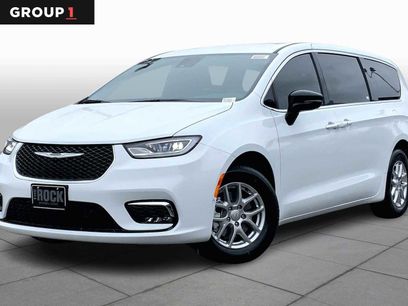 New 2026 Chrysler Pacifica Select