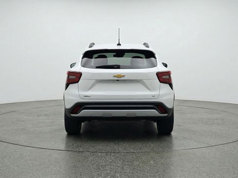 Used 2025 Chevrolet Trax LT w/ LT Convenience Package image 6