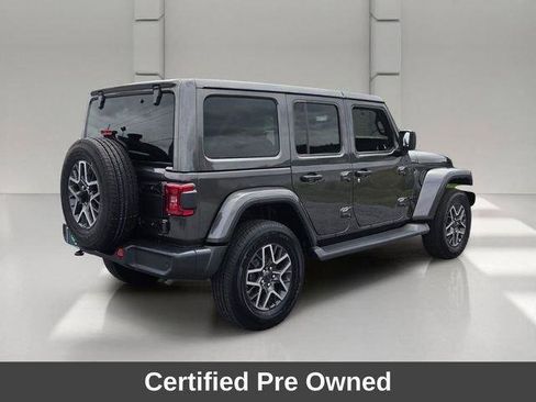 Used 2025 Jeep Wrangler Unlimited Sahara AWD/4WD image 5
