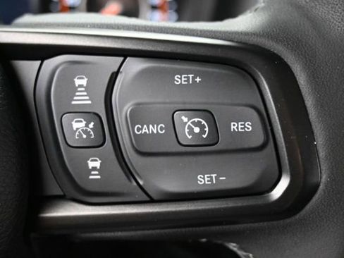 Used 2025 Jeep Gladiator Sport AWD/4WD image 14