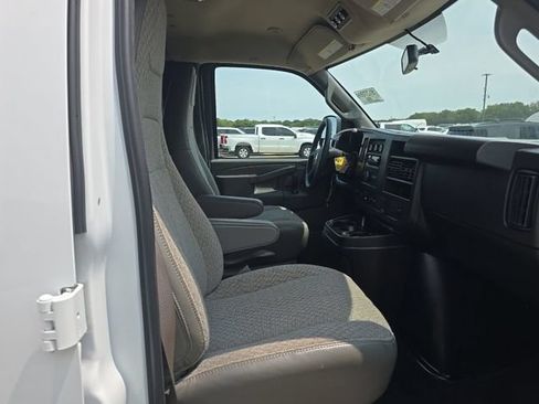 Used 2025 Chevrolet Express 3500 LS RWD image 7