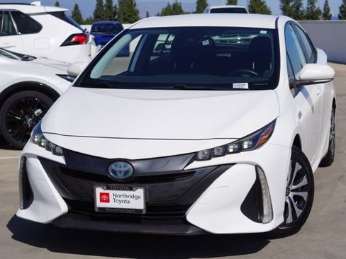 Used 2021 Toyota Prius Prime LE FWD image 4