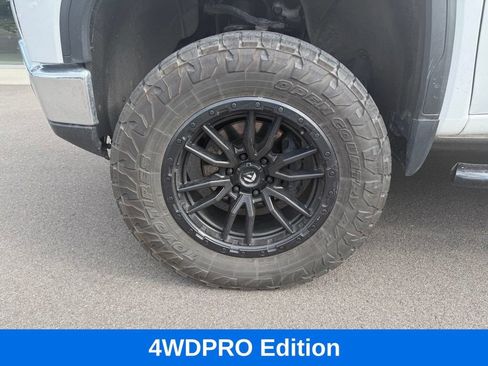Used 2022 GMC Sierra 1500 SLE w/ X31 Off-Road Package AWD/4WD image 8