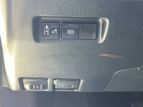Used 2021 Toyota RAV4 LE FWD image 23