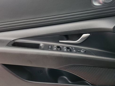 Used 2024 Hyundai Elantra Limited image 23