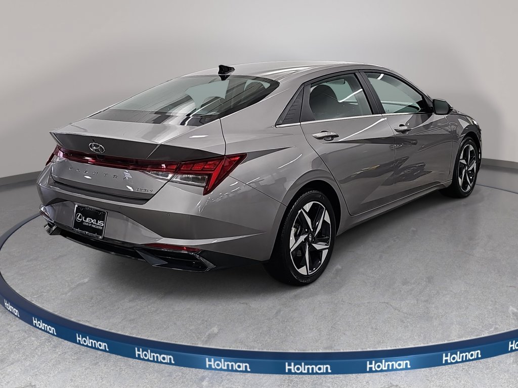 Used 2023 Hyundai Elantra Limited w/ Preferred Accessory Package FWD image 6