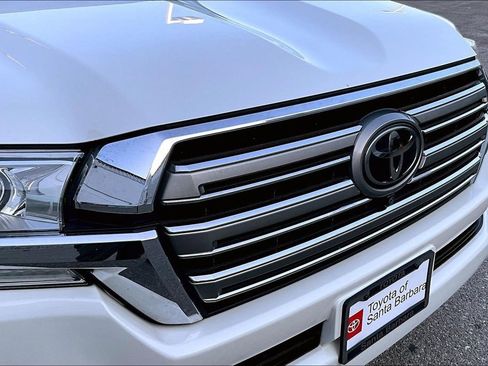 Used 2017 Toyota Land Cruiser AWD/4WD image 33