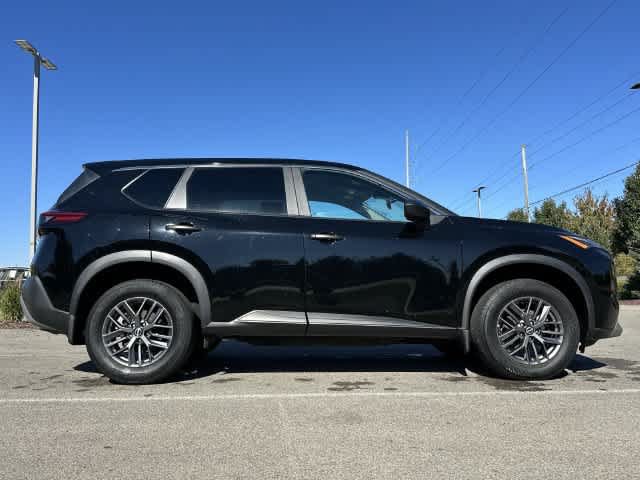 Used 2023 Nissan Rogue S AWD/4WD image 3