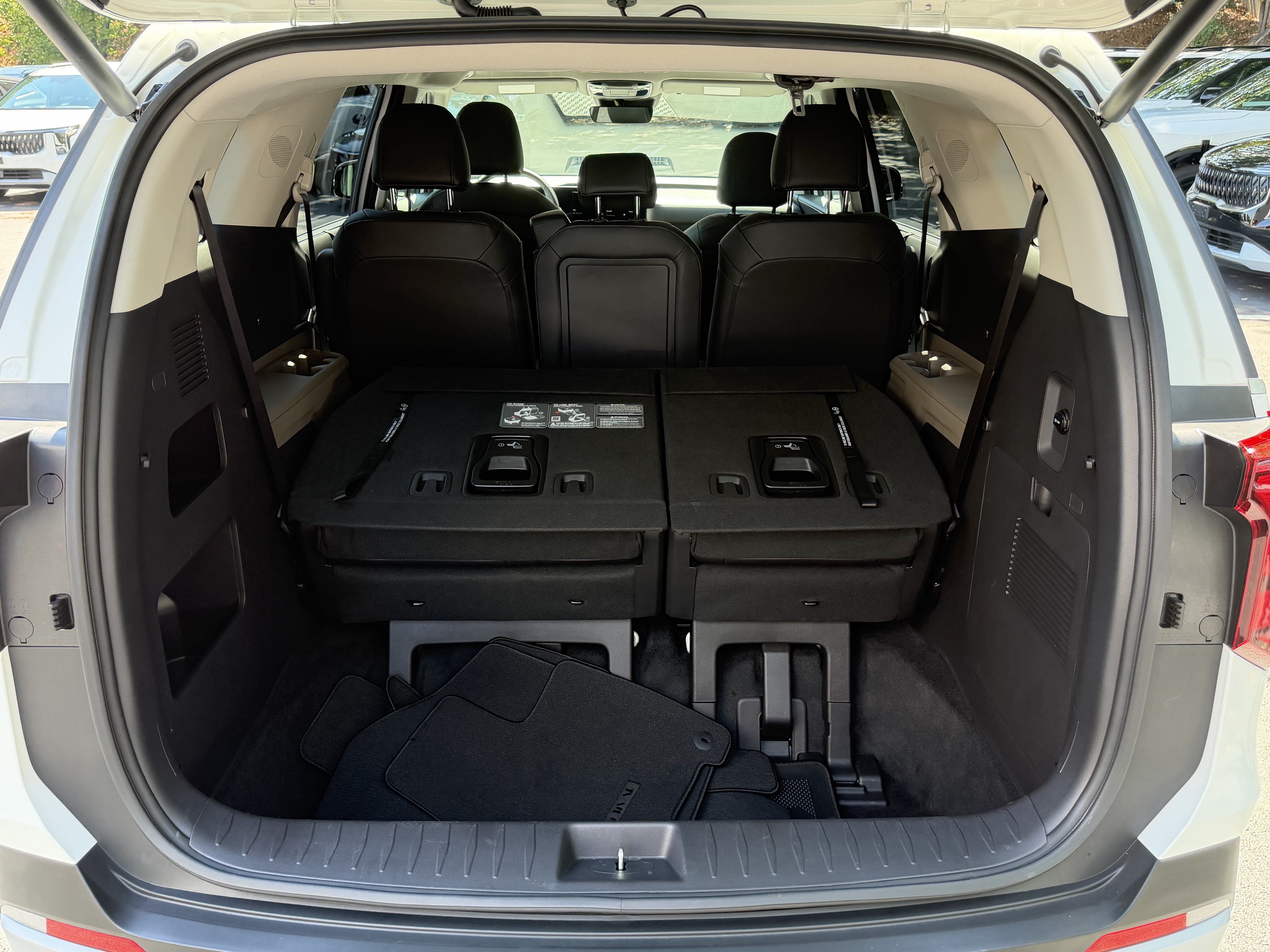 Certified 2026 Kia Carnival EX FWD image 17
