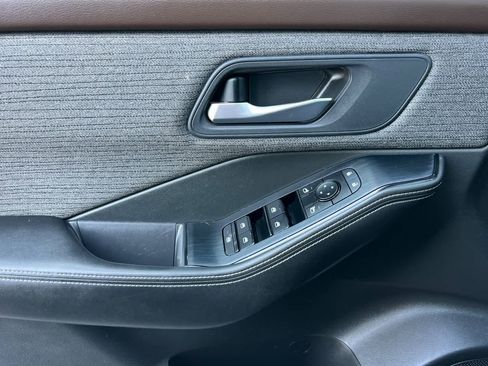 Used 2022 Nissan Rogue SV image 13