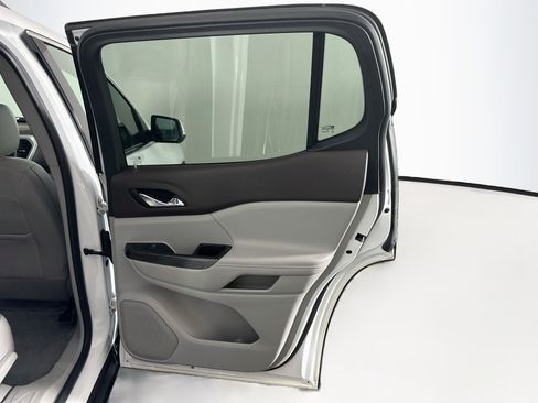 Used 2023 GMC Acadia SLT w/ Technology Package FWD image 33