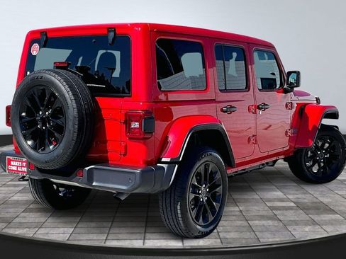 Certified 2025 Jeep Wrangler Unlimited Sahara w/ Safety Group image 22