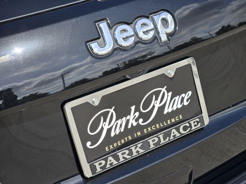 Used 2021 Jeep Grand Cherokee Limited RWD image 40