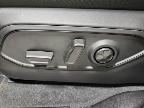 New 2025 Jeep Grand Cherokee Altitude image 12