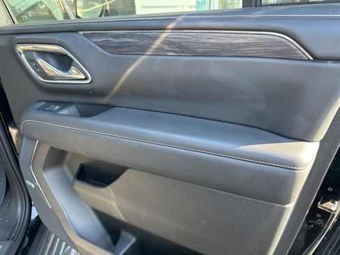 Used 2023 GMC Yukon XL SLT w/ SLT Premium Package image 15