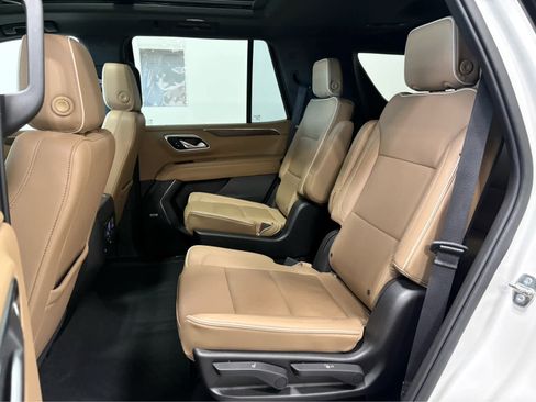 Used 2021 Chevrolet Tahoe Premier w/ Premium Package AWD/4WD image 13