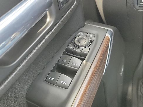 Used 2023 Chevrolet Silverado 2500 High Country w/ Z71 Off-Road Package image 13