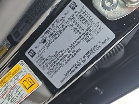 Used 2025 Chevrolet Suburban High Country image 12