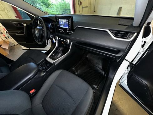 Used 2020 Toyota RAV4 LE w/ All Weather Liner Package AWD/4WD image 31