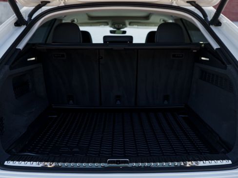 Used 2023 Audi Q8 Premium w/ Convenience Package image 28