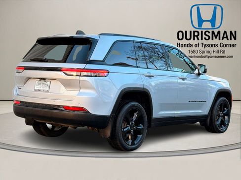 Used 2023 Jeep Grand Cherokee Altitude AWD/4WD image 3