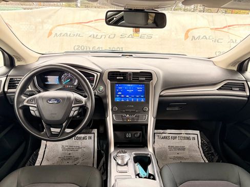 Used 2020 Ford Fusion SE image 24