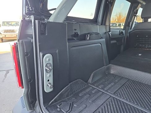 Used 2023 Ford Bronco Badlands w/ Sasquatch Package image 97