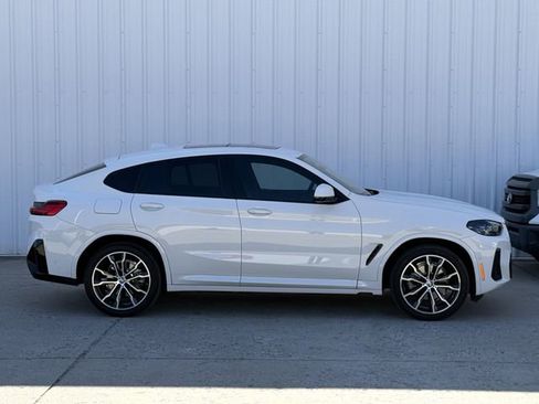Used 2024 BMW X4 xDrive30i w/ Premium Package image 3