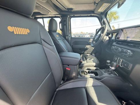 New 2026 Jeep Gladiator Sport AWD/4WD image 15