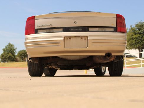 Used 1997 Oldsmobile Cutlass Supreme SL FWD image 13