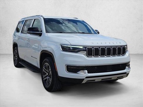 Used 2025 Jeep Wagoneer Series II RWD image 3