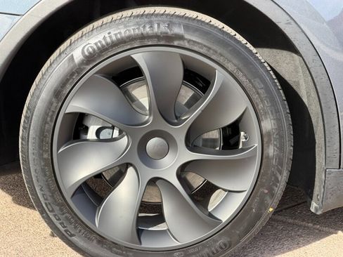 Used 2020 Tesla Model Y Long Range image 35