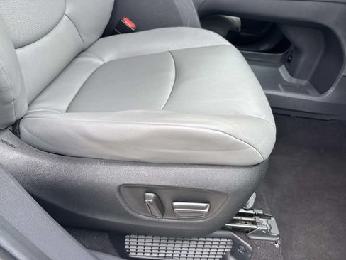 Used 2024 Toyota Sienna XLE FWD image 12