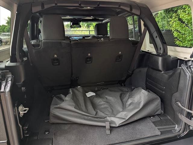 Used 2025 Jeep Wrangler Unlimited Sahara AWD/4WD image 18
