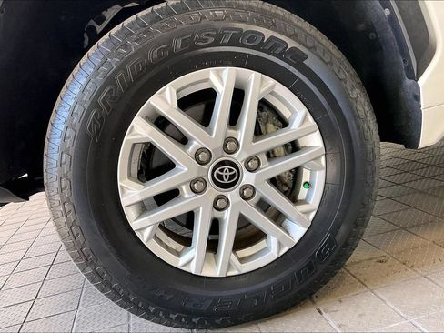 Used 2022 Toyota Tundra SR5 AWD/4WD image 31
