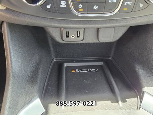 Used 2023 Chevrolet Traverse LT FWD image 26