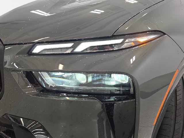 Certified 2025 BMW X7 xDrive40i w/ M Sport Package AWD/4WD image 26