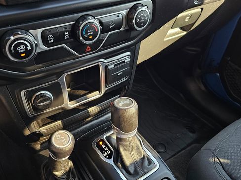 Used 2021 Jeep Wrangler Unlimited Sport image 38