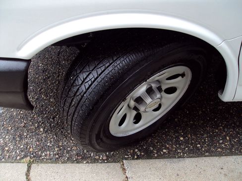 Used 2011 Chevrolet Express 1500 AWD image 31